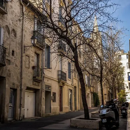 Nid De L'ecusson * מונפלייה